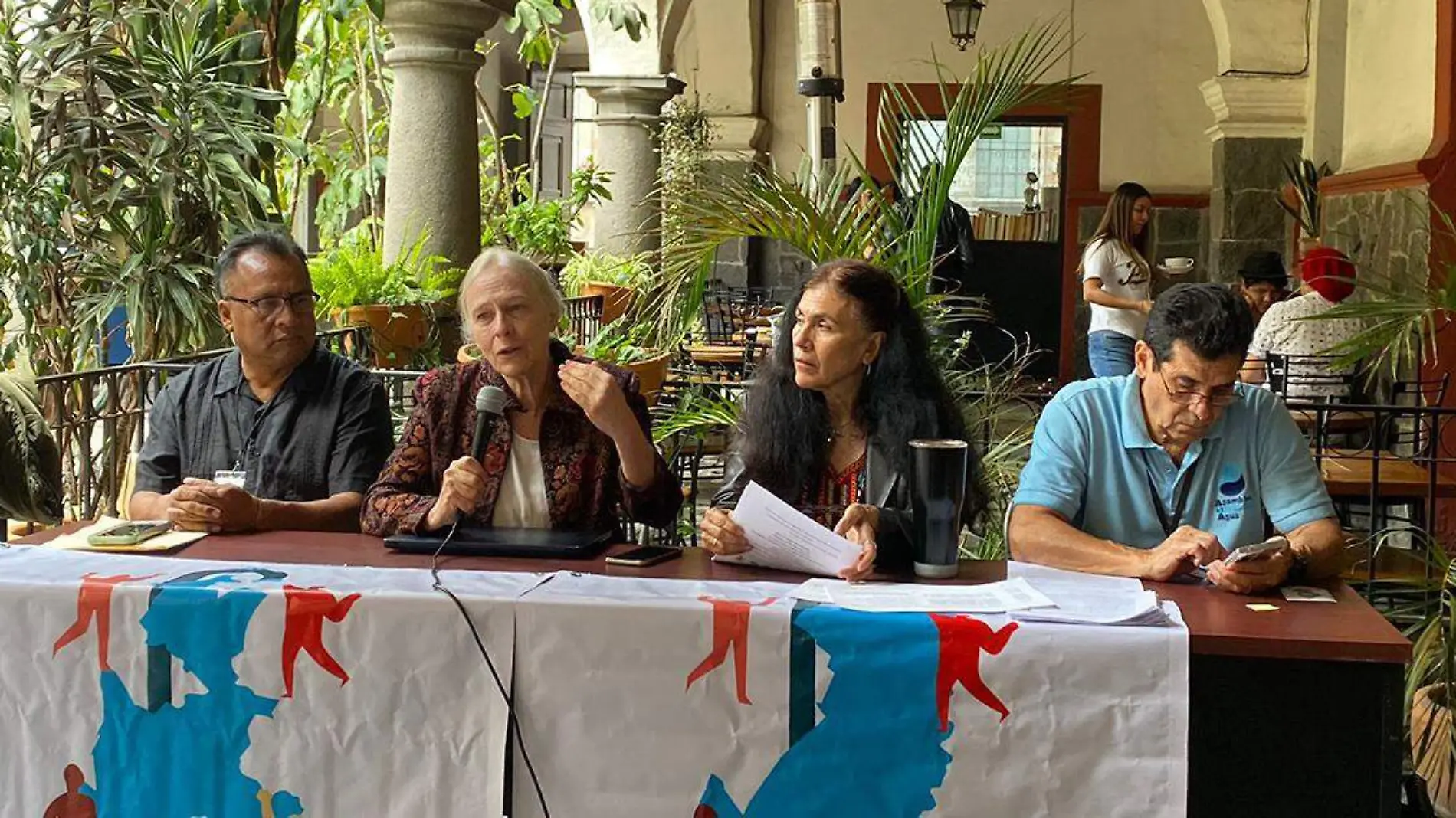 Elena Burns, promotora de la Contraloría Nacional Autónoma del Agua